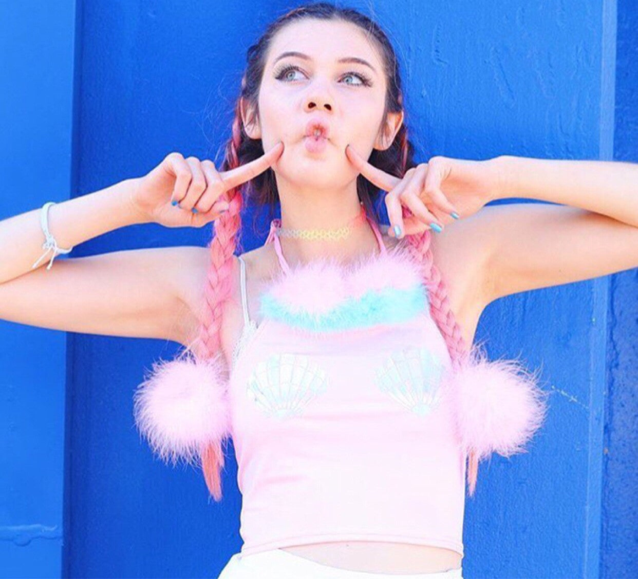 FLUFFY CLIPS