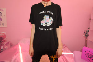 DOLL CULT SKATE CLUB | TEE
