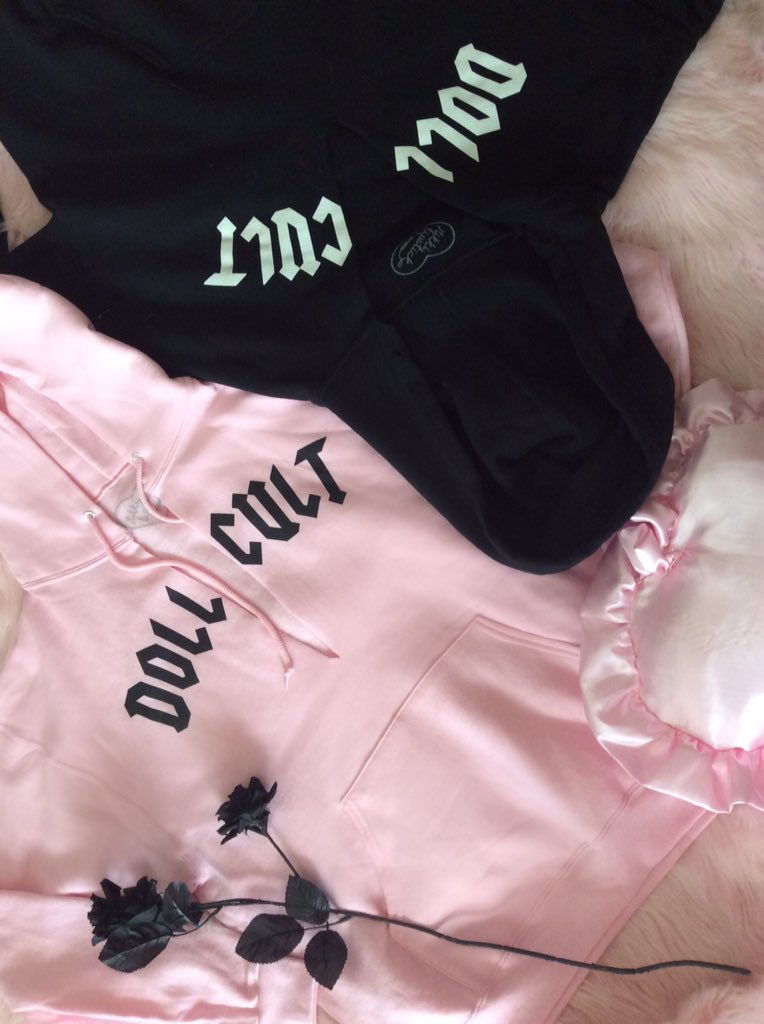 DOLLCULT V-CUT HOODIE