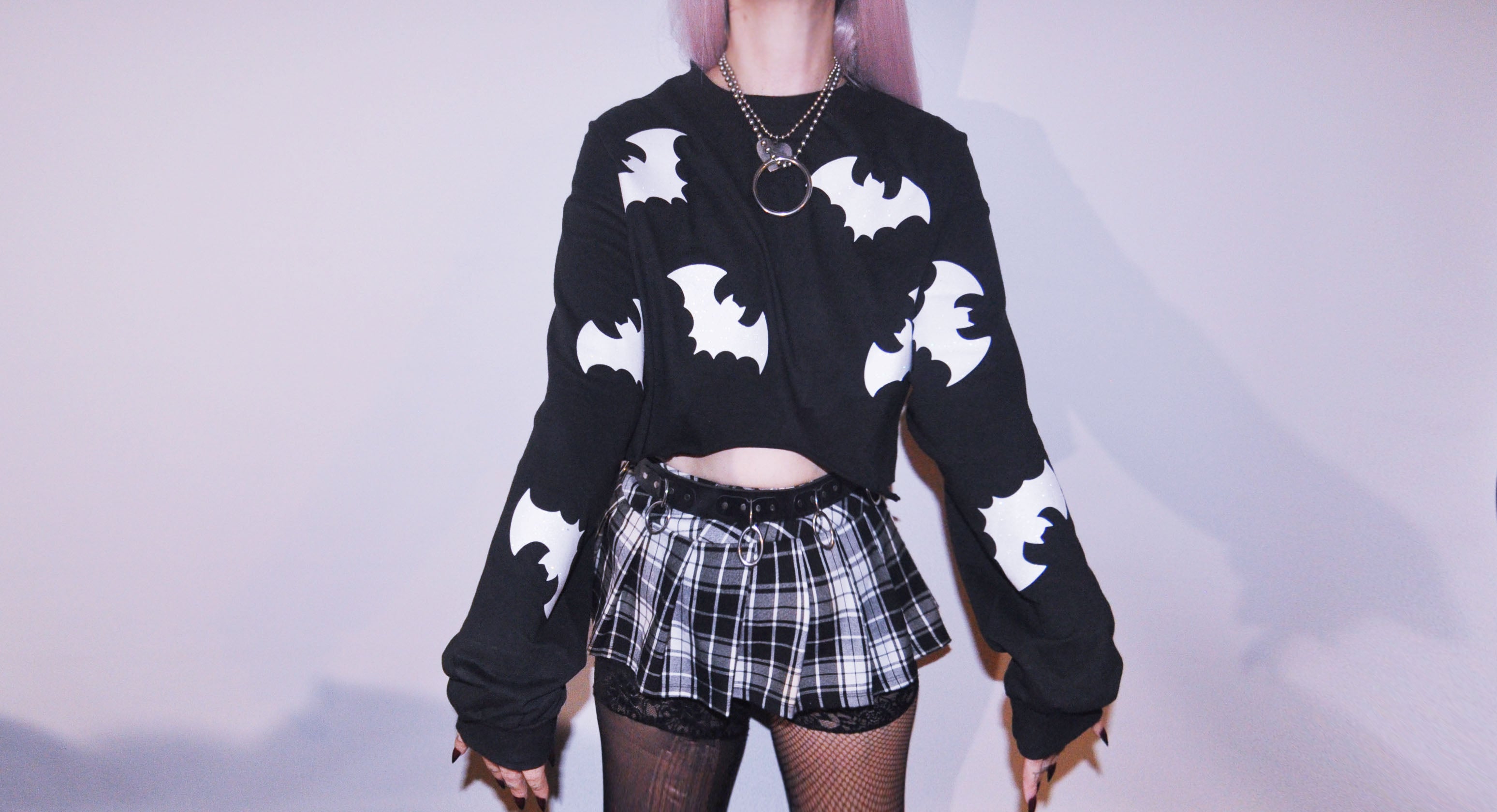 BLACK BATS GLITTERY CROP LS