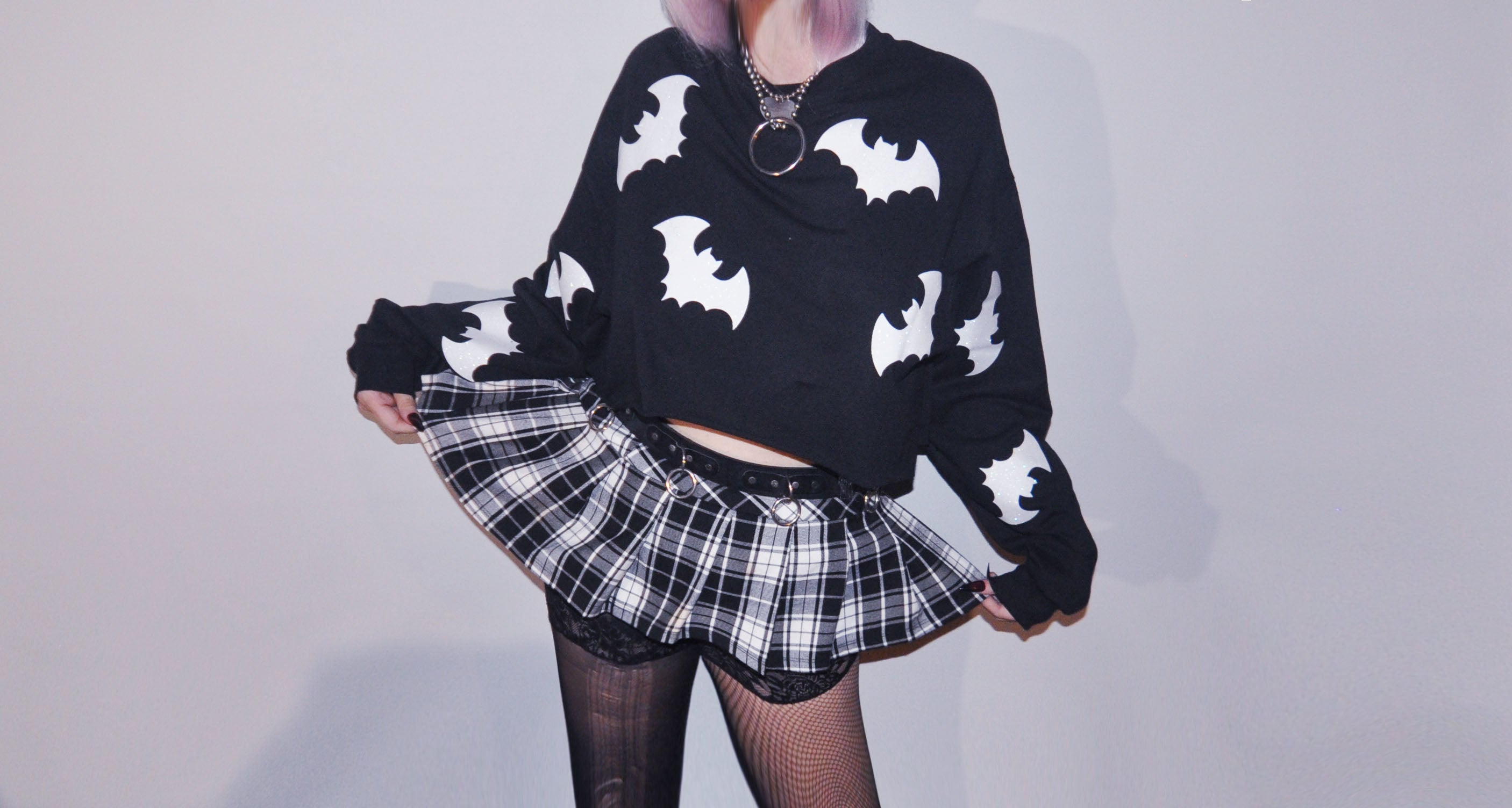 BLACK BATS GLITTERY CROP LS