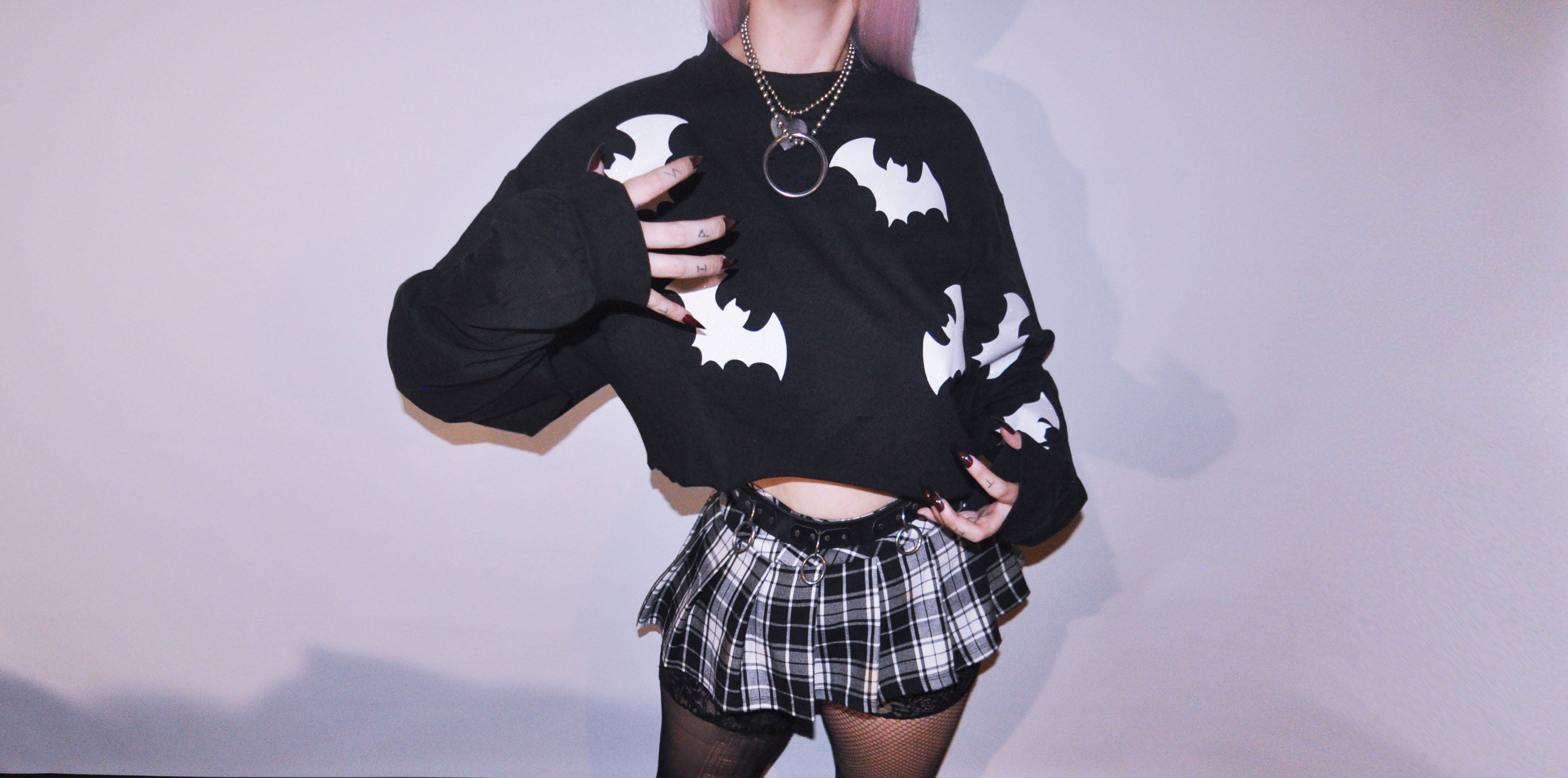 BLACK BATS GLITTERY CROP LS