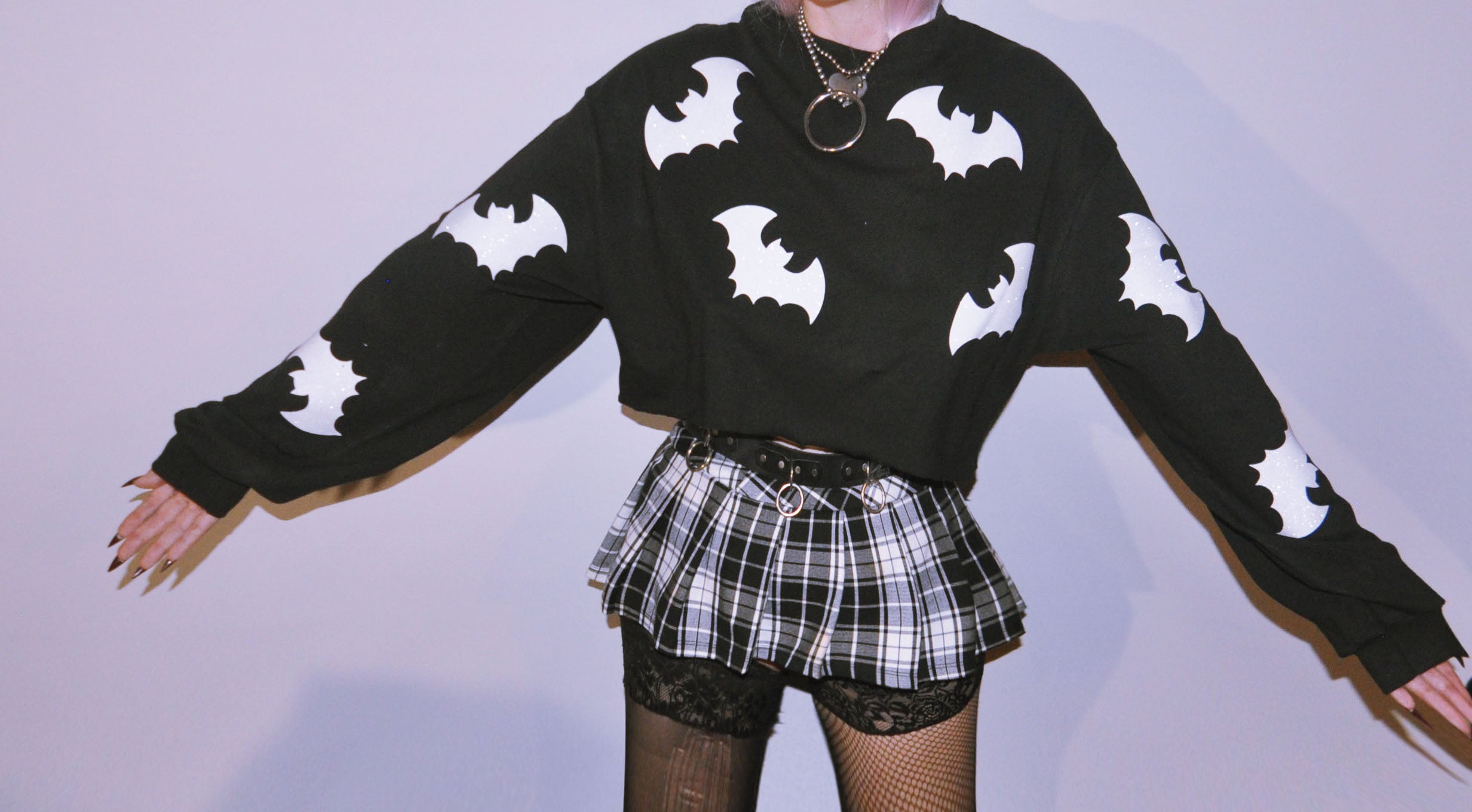 BLACK BATS GLITTERY CROP LS