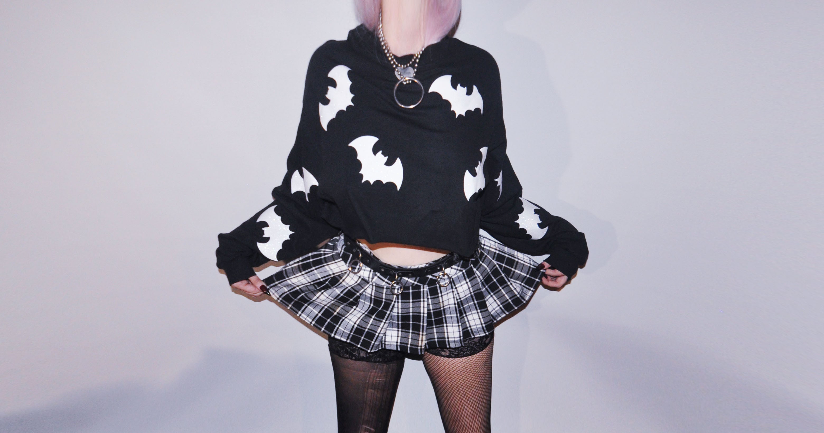 BLACK BATS GLITTERY CROP LS