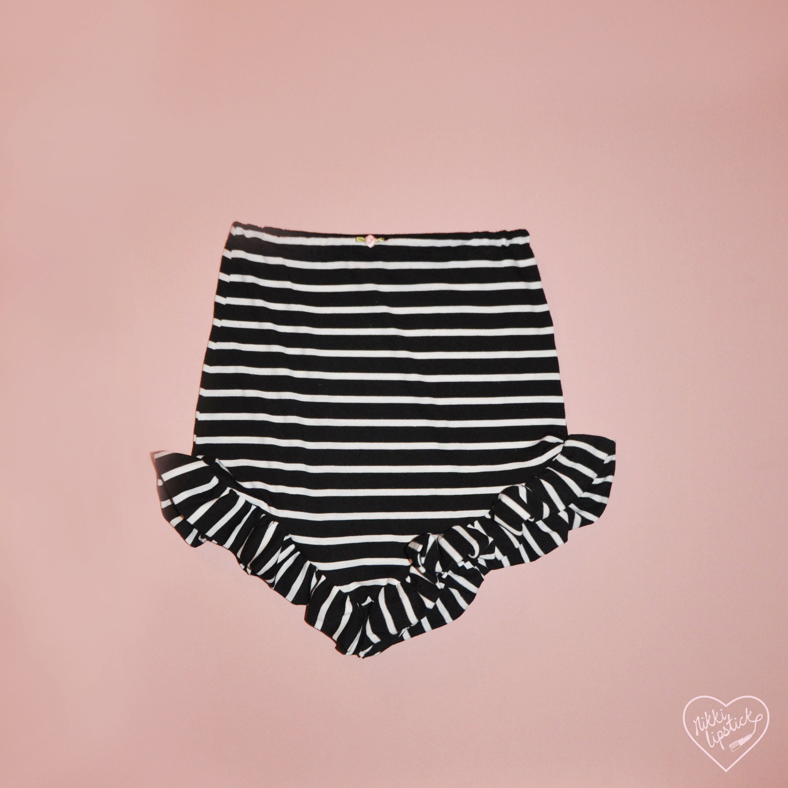 BEETLEJUICE RUFFLE SHORTS