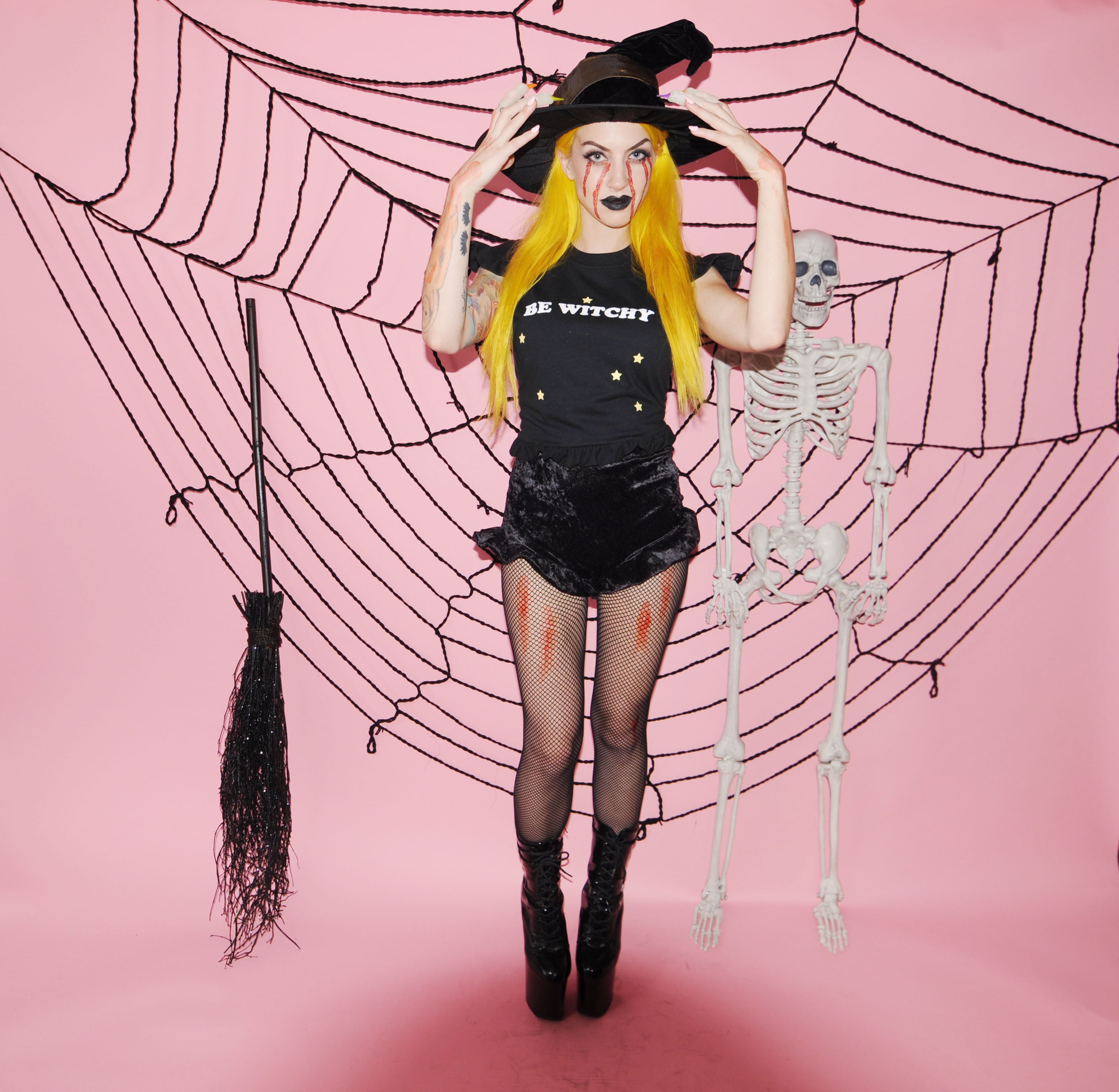 BE WITCHY RUFFLE TOP