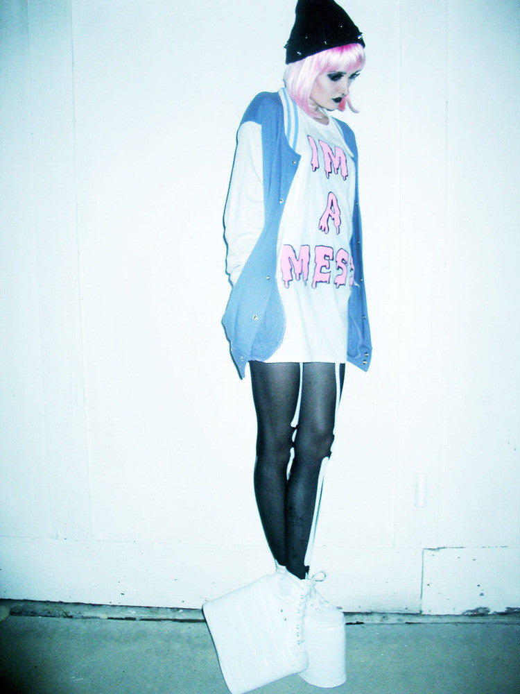 IM A MESS TEE