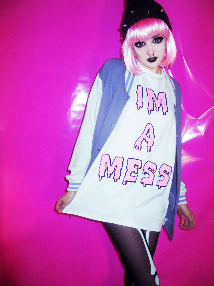IM A MESS TEE