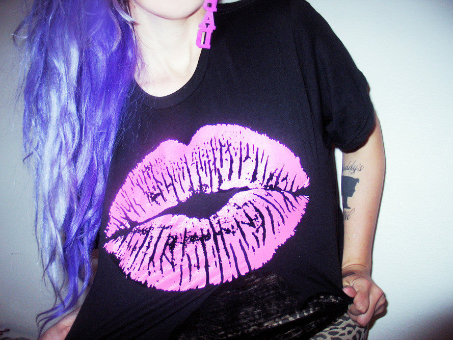 KISS TEE