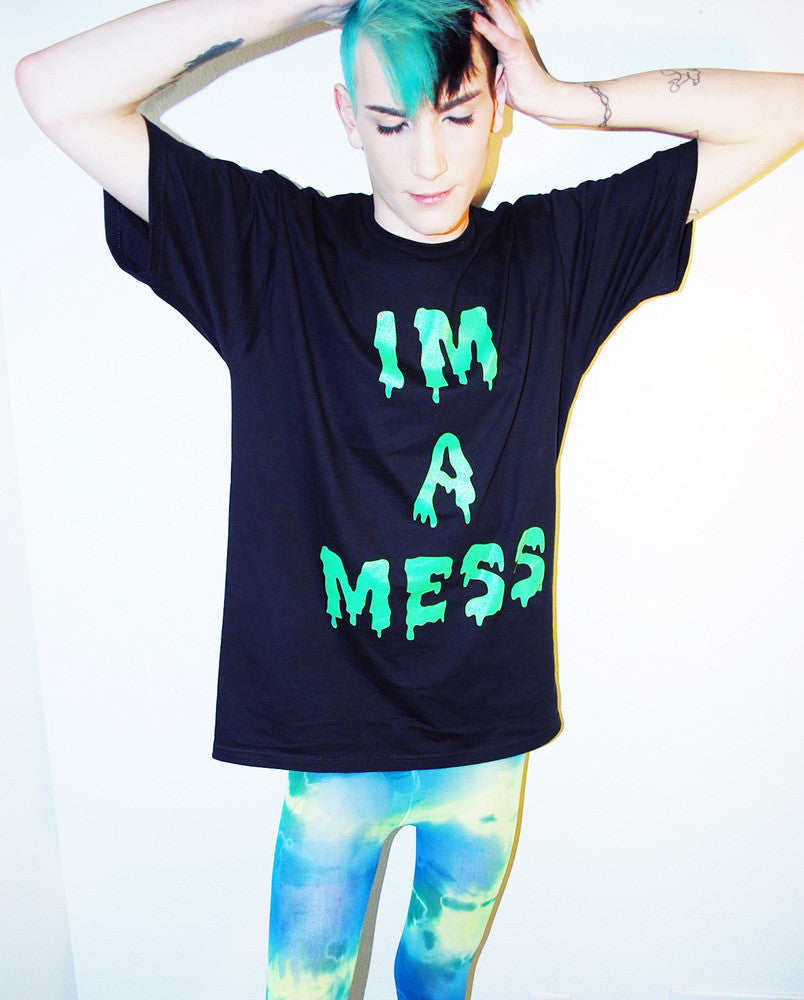 IM A MESS TEE