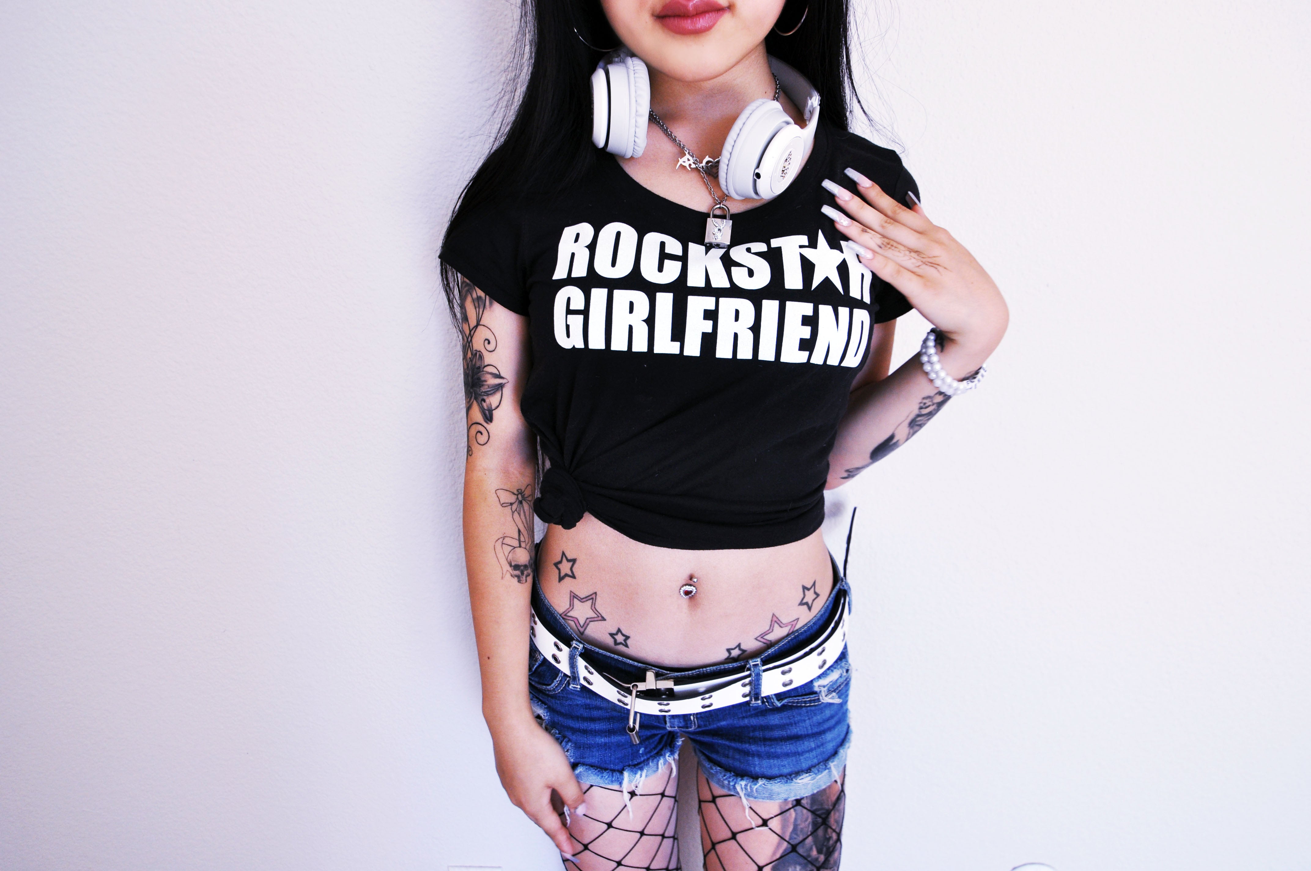 ROCKSTAR GIRLFRIEND | FITTED TEE